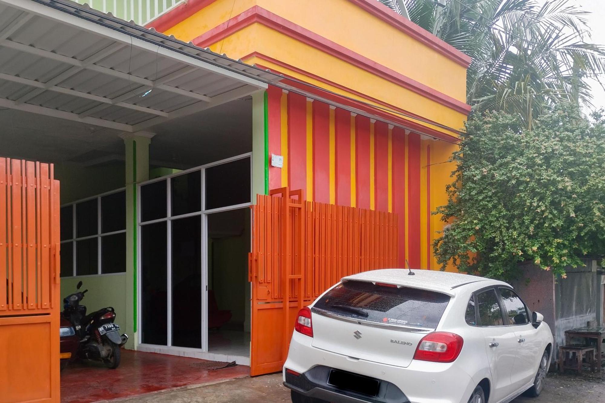 Reddoorz Syariah At Shakira Alesha Enggal Hotel Bandar Lampung Exterior photo