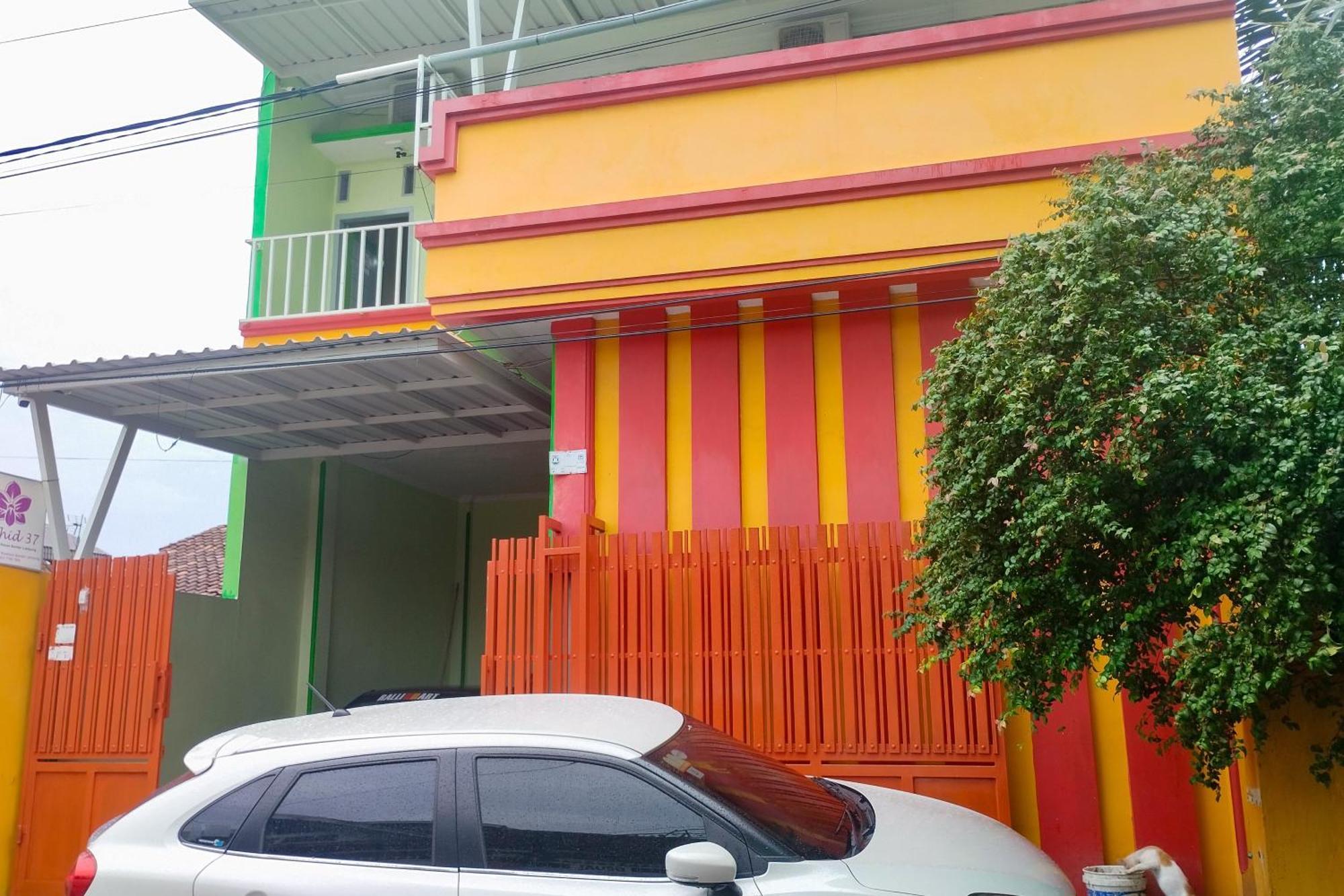 Reddoorz Syariah At Shakira Alesha Enggal Hotel Bandar Lampung Exterior photo